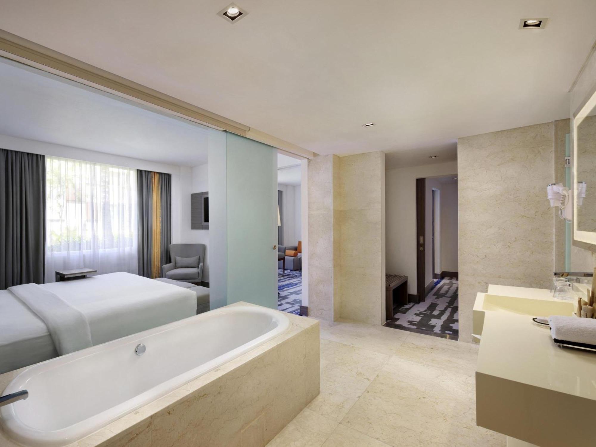 Suite Room Benefit Access to Premiere Lounge